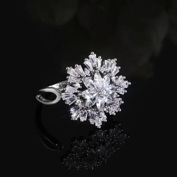 🎁Sweet Snowflake Zircon Lovely Dainty Flower Rings For Women, MARR9046 - Picture 1 of 5